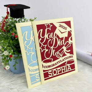 Biglietti di laurea personalizzati per studenti e amici - Congratulazioni, design tagliato al laser, biglietto d'auguri per la classe del 2025 con busta