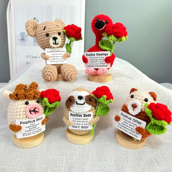 Crochet Animals Holding Roses:teddy Bear/flamingo/sloth/moo/otter,actively  Crochet Animals,anniversary Gift,gifts for Mom/grandma/auntie - Etsy Israel