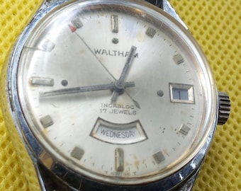Vintage Waltham Watch Co Manual Wind Mens Date Swiss Made Wrist Watch 33 mm.
