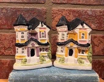 Loomco 1995 Pottery Ceramic Townhouse Salt & Pepper Shakers -FREE SHIPPING