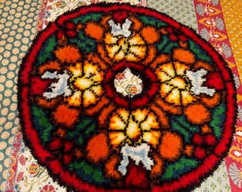WonderArt Latch Hook Christmas Tree Skirt -  'Stained Glass Candles' Complete Vintage - FREE SHIPPING