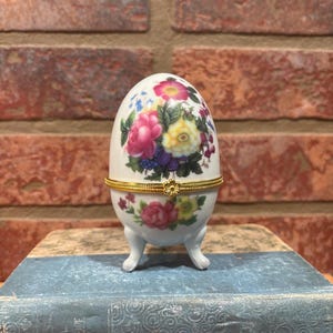 Porcelain Egg-shaped Trinket Box - Roses