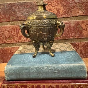 Vintage Chinese Bronze Lidded Incense Burner - Ornate - FREE SHIPPING