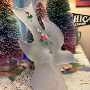 LE Smith Satin Glass Bird in Flight Figurine hand painted - FREE SHIPPING