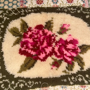 Vintage 1970’s Roses Latch Hook Rug Wall Hanging - FREE SHIPPING