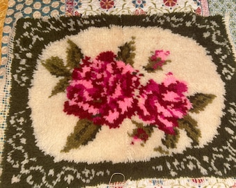 Vintage 1970’s Roses Latch Hook Rug Wall Hanging - FREE SHIPPING