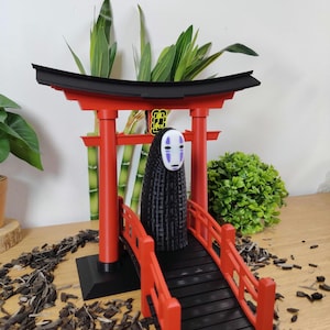 Conjunto de decoración Ghibli: Puerta Torii japonesa, Puente japonés, Sin rostro, Ghibli, Studio Ghibli, Puerta Torii, Susuwatari