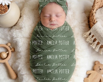 Kocyk do otulania noworodka z imieniem, spersonalizowany kocyk do otulania dziecka z imieniem, kocyk z imieniem i drugim imieniem, strój na powrót do szpitala, duet czcionek firmowych