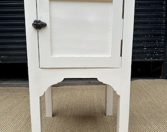 Vintage Painted Bedside Cabinet – Cream Cottage Cupboard with Shelf, Farmhouse Style Nightstand / Side Table