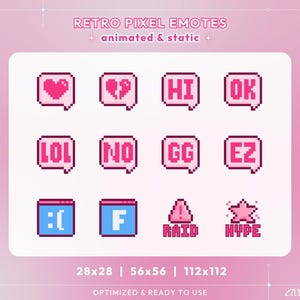 Puede incluir: Un conjunto de 12 emoticonos de píxeles retro en varios tamaños, incluyendo 28x28, 56x56 y 112x112 píxeles. Los emoticonos están en un esquema de color rosa y azul y presentan varias expresiones y símbolos, como un corazón, un corazón roto, "HI", "OK", "LOL", "NO", "GG", "EZ", ":(", "F", "RAID" y "HYPE".