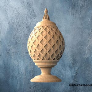 Op de afbeelding: Een set van drie keramische mokken met een gespikkelde, matte afwerking. De mokken zijn in de kleuren crème, lichtgrijs en donkergrijs. Elke mok heeft een eenvoudig, minimalistisch ontwerp en een afgeronde handgreep.