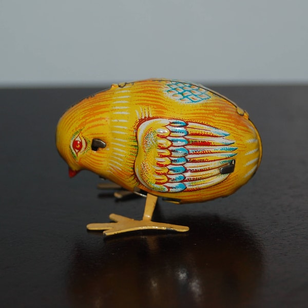 Vintage HAJI / Mansei Wind Up Pecking Baby Chick Toy Japón ~ Tin Litho Pecking Chick Toy con llave ~ Vintage Wind-Up Pecking Chick ~ 1950's