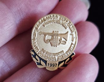 Vtg 1997 Santa Barbara Jazz Party Lapel Pin, Gold Tone Trumpet Music Memorabilia, Made in USA by Agape, Retro Jazz Festival Hat Pin Badge