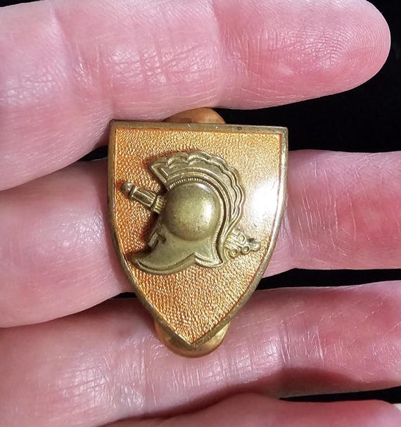 United States Military West Point 4th Year Orange Class Label Pin / Badge ~ Duty, Honor, Country View 4