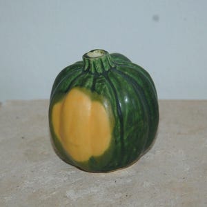 Patricia Garrett début 1982 Grandes impressions réalistes courge poivrée Californie Studio d'art poterie/céramique sculpture signée vase