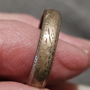 Anillo con diseño de espigas grabado, alianza de boda vintage de plata de ley 925 con detalles milgrain.