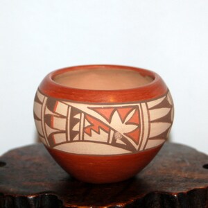 Jemez Pueblo Juanita Fragua Handcrafted Small Bowl / Pot Fully Signed New Mexico Native American Pottery image 3