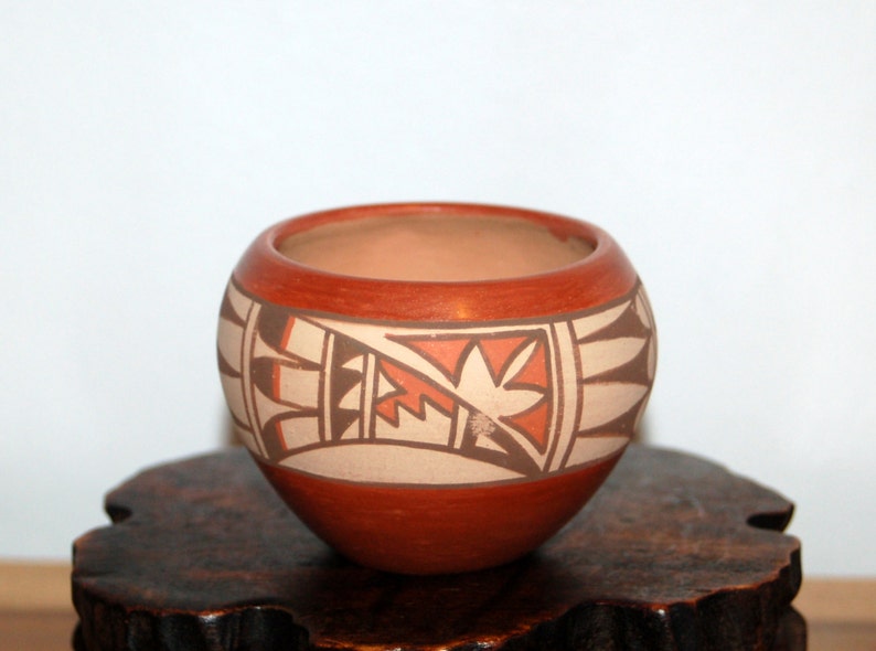 Jemez Pueblo Juanita Fragua Handcrafted Small Bowl / Pot Fully Signed New Mexico Native American Pottery image 3