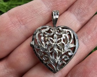 Ornate Sterling Silver .925 Oxidized Floral Filigree Puffy Love Heart Locket Pendant ~ 4.2g
