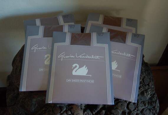 5 Pairs NOS Gloria Vanderbilt COFFEE Day Sheer siz