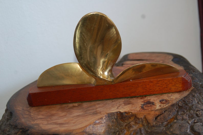 Vintage Aged Solid Brass 1/2 sliced Three Blade Propeller on a Wood Base Desk Sculpture / Paperweight / Nautical Decor / Shipping Decor image 3