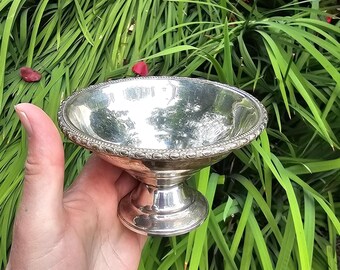 Vintage La Pierre Sterling Silver Footed Gadroon / Dagoon Edge Pedestal Bowl ~ 2.75" tall * 4.5" diameter