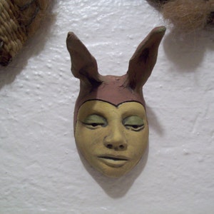 Jacqueline Hurlbert NW / Oregon Artist Mask / Sculpture titled Innocence Signed Excellent Condition image 5