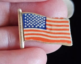 Waving American Flag Lapel Pin Gold Tone Enamel Patriotic Old Glory Brooch, Made in Hong Kong, 1970s Bicentennial Americana Costume Jewelry