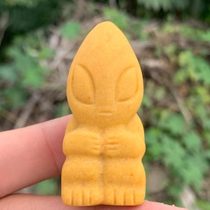 1.9&quot;+ Natural Yellow Jade Quartz Alien Skull,Quartz,Crystal Quartz,Alien,Skull,Alien Skull,Crystal Alien Skull,Home Decoration,Gifts 1PC