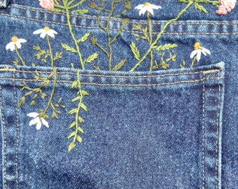 Vaqueros florales bordados a mano: una pieza única y práctica, denim bohemio de lujo, talla 33 x 32