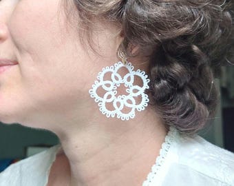 White Lace Flower Tatting Charms – Handmade Dangles, Vintage Bridal Accessory
