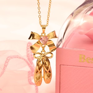 Collar de bailarina dorada: dije de princesa bailarina