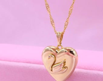 Collana con ciondolo a forma di cuore con principessa cigno, placcata in oro