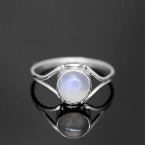 Rainbow Moonstone Silver Ring, 925 sterling Silver ring, Natural Moonstone Round Cabochon statement ring, Women Handmade Silver Boho ring