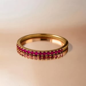 Bague rubis en or jaune 14 carats, demi-alliance en rubis, bague à empiler en rubis pavé, cadeau de pierre de naissance en juillet, alliance faite main en rubis naturel