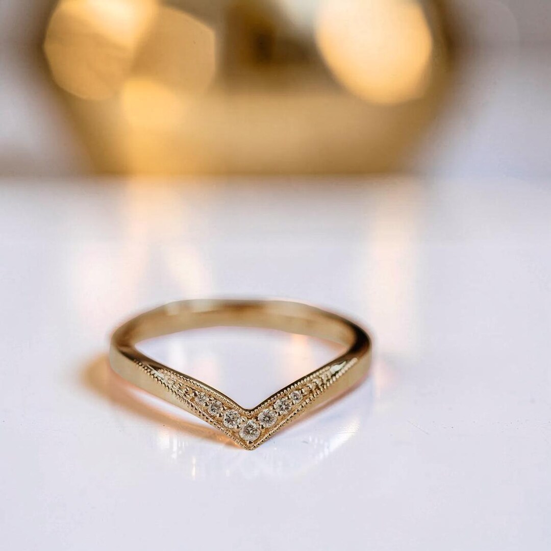 14K Gold Moissanite Chevron Ring, V Shape Wedding Band, Minimalist ...