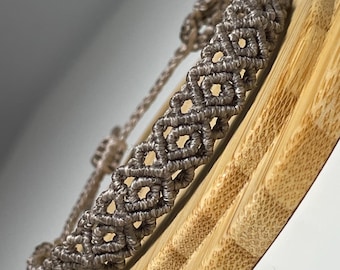 Boho Makramee Armband: Bassel Beige geknüpfte Wachskordel, Surfer Schmuck