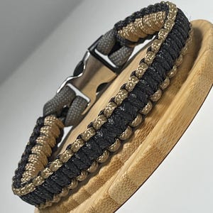 Gray Paracord and Carabiner Bracelet, Waterproof Surfer Bracelet for Men, Outdoor Survival Bracelet, Biker Mens Jewelry, Unloading Camp Arm