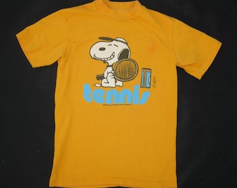 Vintage 80s Peanuts Snoopy Tennis Yellow Cotton Hanes Crew Neck T-Shirt Tee T Shirt Top