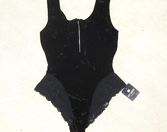 Vintage Guy Laroche Schwarz Crushed Samt Stretch Zip Front Tank Bodysuit Spitze Swarovski Crystal Trim