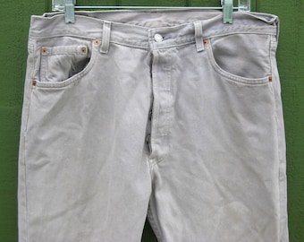 Jean Levi's 501 en denim de coton gris des années 90 avec braguette boutonnée, fabriqué aux États-Unis 36 x 32