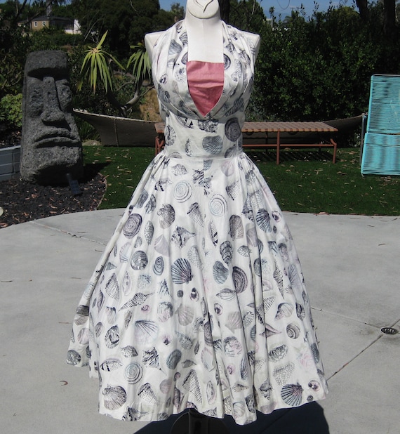 Vintage 50s Pink & Black Seashell Novelty Print Sh