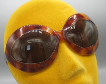 Gafas de sol vintage de los años 70, estilo ojo de insecto curvo, extragrandes, estilo francés mod, hechas en Francia.