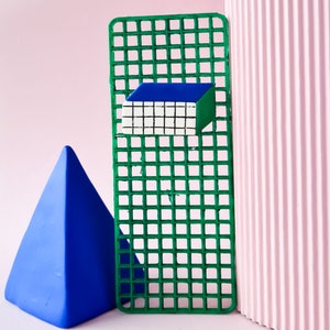 5 colors geometrical 3D effect grid brooch. handmade polymer clay color block statement LGBTQIA pin. screenprinted memphis style brooch zdjęcie 5