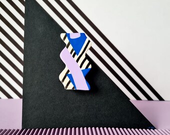 blue and violet scallopped textured brooch. handmade polymer clay color block statement  pin. colorful memphis style brooch