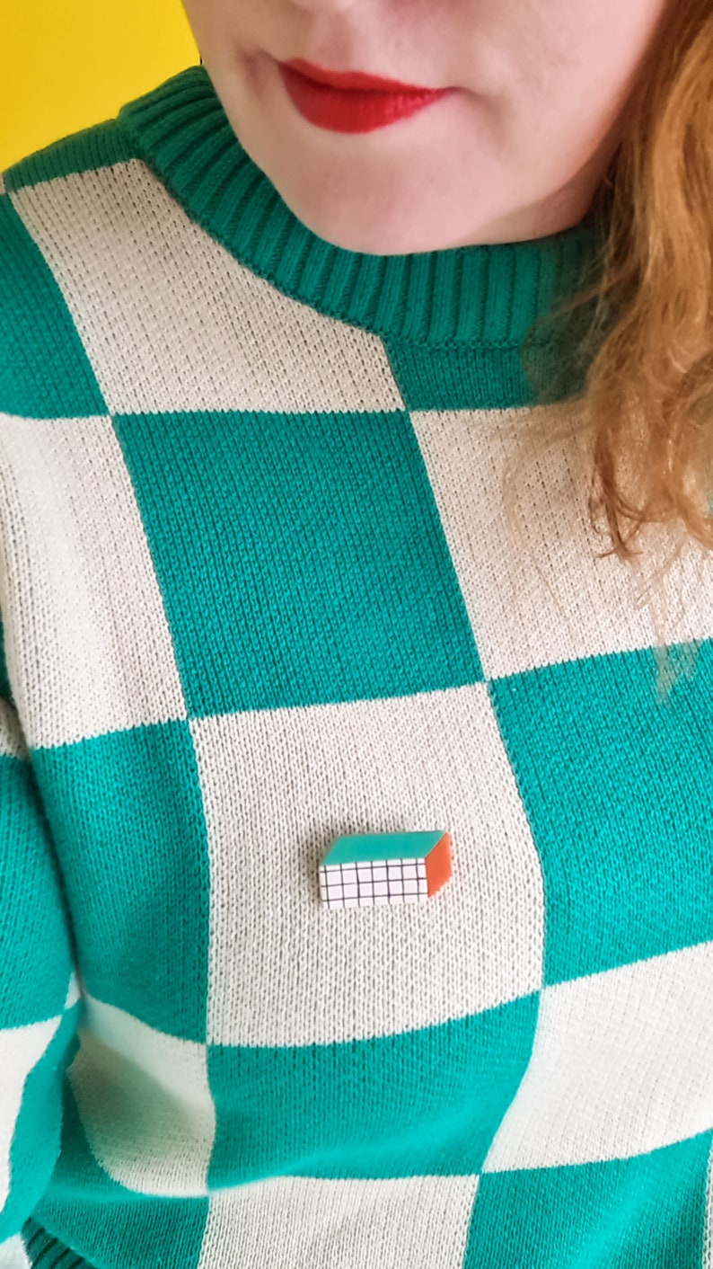 5 colors geometrical 3D effect grid brooch. handmade polymer clay color block statement LGBTQIA pin. screenprinted memphis style brooch zdjęcie 9