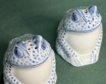 ヴィンテージ磁器製カエル型ソルト＆ペッパーシェーカー