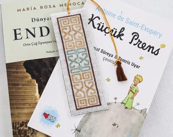 HANDMADE EMBROIDERED BOOKMARK