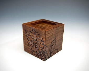 Walnut Keepsake with woodburnt Daisy