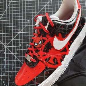 Zapatillas Nike Air Force 1 personalizadas de Miles Morales – Zapatillas del Spider-Verse AF1 pintadas a mano imagen 4